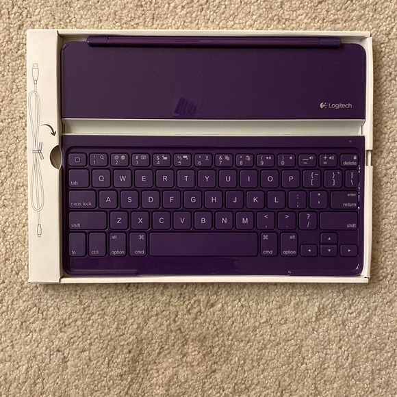 Logitech Ultrathin keyboard cover purple NEW - Picture 3 of 6